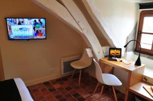 Hotels Les Glycines Vezelay : photos des chambres