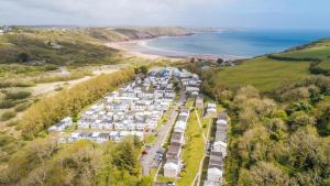 Freshwater East Beach Chalet- gentle walk to the beach