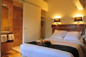 Hotels Les Glycines Vezelay : photos des chambres