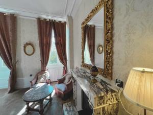 Hotels Chateau de Challanges : photos des chambres