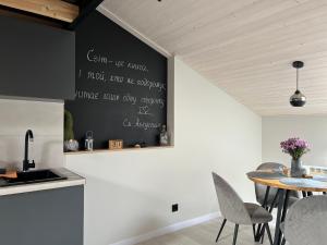 «ГОРИ́ЩЕ на площі Польський ринок»