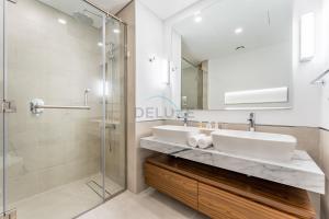 2BR with Balcony, Exclusive Amenities and Steps from Iconic Landmarks, Madinat Jumeirah Living Rahaal 2, Jumeirah