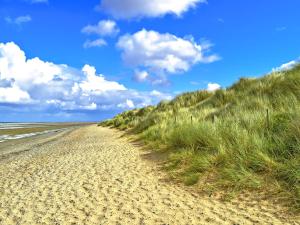 Sunny Rhyl Apartment - Uk44631