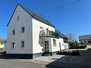 Ruim Familiehuis - 10 pers - Nabij Cochem-Zell, De Moezel & Calmont Klettersteig - Urschmitt