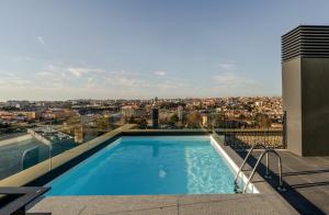 HostWise - Modern Studio with Rooftop Pool