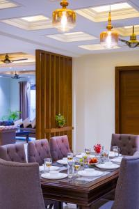 Alaya Stays BYDM The Sky Heaven - 4 BHK Penthouse 15 Min from Triveni Ghat With Balcony, Bar & Lift