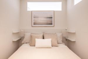 AR4 Cosy, one-bed with sea views