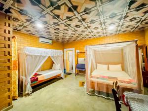 airport eco cottage