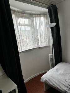 single room in Heather Lane UB7