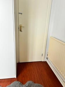 single room in Heather Lane UB7