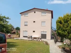 Villa Fk - Metókhion Patriotikón