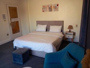 A bright room in the heart of Cairo