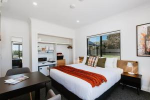 Grevillea Suite - A Serene Haven for Couples