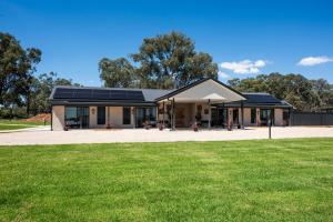 Grevillea Suite - A Serene Haven for Couples