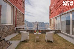 StayVista at Aspen at Elysium Estate 2BR Valley View with Bonfire & Meals
