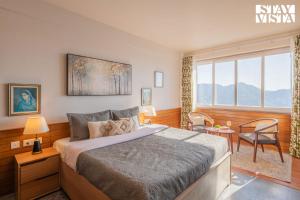 StayVista at Aspen at Elysium Estate 2BR Valley View with Bonfire & Meals