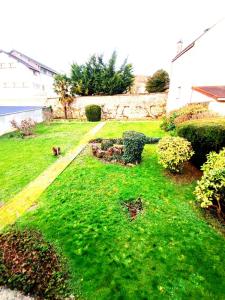 maison chaleureuse avec jardin