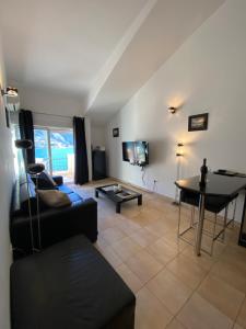 Lovely apartment with pool-A8