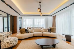 6-Bedroom Villa with Sauna & Pool