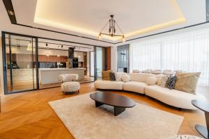 6-Bedroom Villa with Sauna & Pool