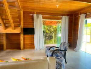 Casa agradável em condomínio com Lagoa e vista mar