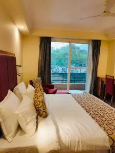 ALOHA DIVINE GANGES APARTMENTS with INFINITY POOL - Рішикеш