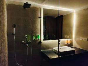 ALOHA DIVINE GANGES APARTMENTS with INFINITY POOL