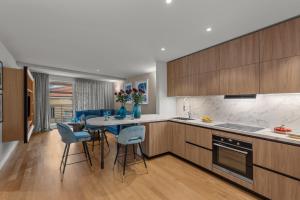 Town House Apartments