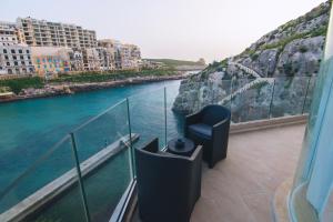 Waters Edge Suite Xlendi Direct Seafront with Private Roof Top Jacuzzi