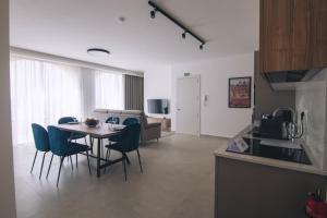 The Valley Collection - Suite B19