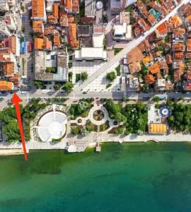 modern apartment in city center ,balcony with park & lake view