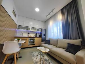 modern apartment in city center ,balcony with park & lake view