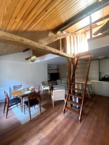 Appartements Charmant duplex Price Versailles : photos des chambres