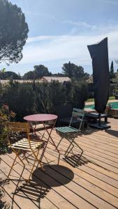 Appartements Studio cosy neuf calme -Parking Terrasse privee Piscine 5mn Gare TGV Aix et ZA Aix la Duranne 15 mn Aeroport Marseille : photos des chambres