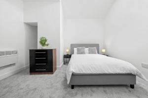 Modern 2BD City Apartment