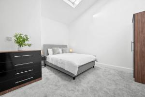 Modern 2BD City Apartment