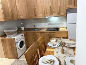 Beach Family House & Free Parking Golem, Durres