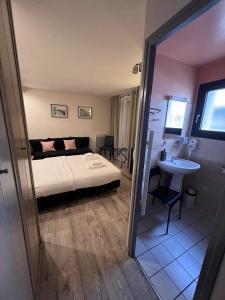 Hotels Au Bec Fin Hotel : Chambre Double Supérieure