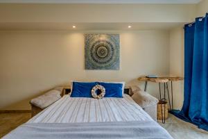 Luxury apartment on the beach