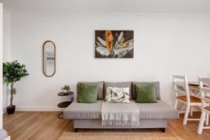 Lovely And New Apartment In Oura