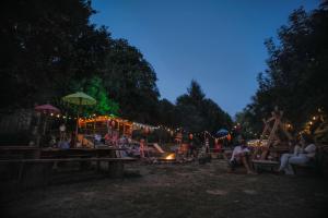 Tentes de luxe Camping Domaine le Peyral - Le Papillon Lodge : photos des chambres