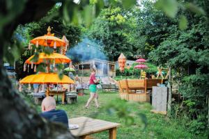 Tentes de luxe Camping Domaine le Peyral - Le Papillon Lodge : photos des chambres