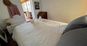 Bucolic garden - magical view - the bohemian life!