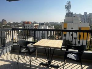 Anahat HostShuttler 2BHK 2 Bed AC Appartment