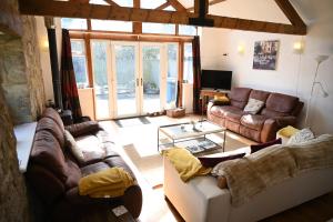 Stunning Barn Conversion next to Horse Field sleeps 10