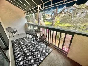 Chic Condo with Nature View Pool Golf Marina with fee - 尼斯维尔