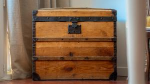 Escapade entre ville et mer, terrasse ensoleillée