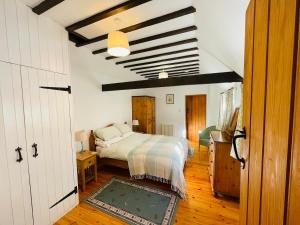 Quaint Oxfordshire cottage on a peaceful farm