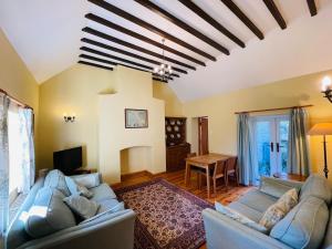 Quaint Oxfordshire cottage on a peaceful farm