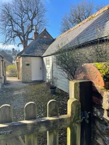 Quaint Oxfordshire cottage on a peaceful farm